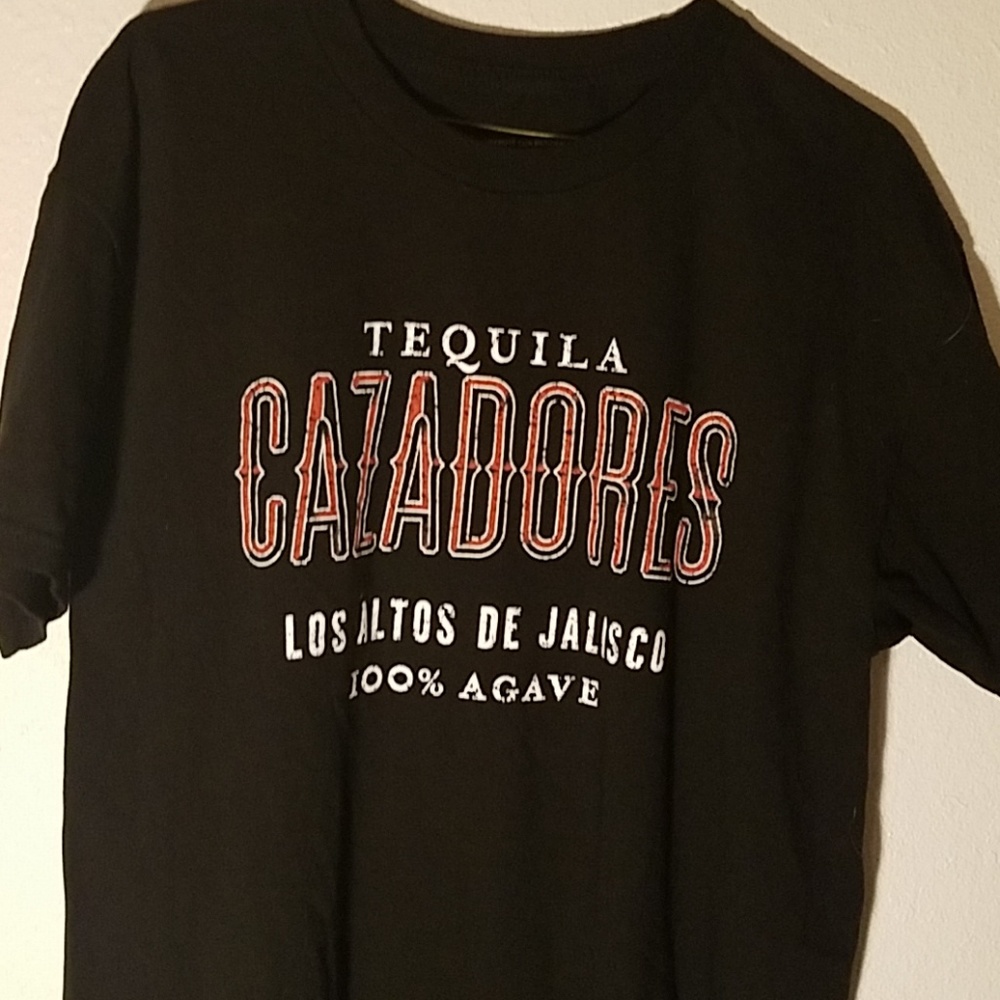 👀Graphic Tee Cazadores Tequila Sz XL